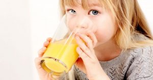 Prečo by deti vôbec nemali piť džús
